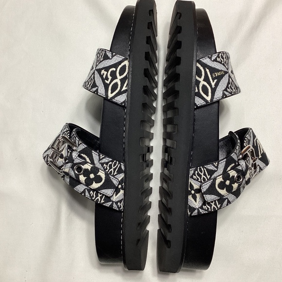 Louis Vuitton 1854 Paseo Flat - Picture 11 of 16